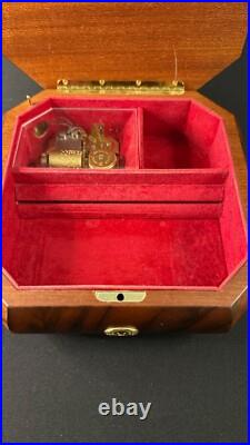 Vintage Italian Marquetry Musical Inlay Reuge Musical Jewelry Box Swiss Movement Vintage Italian Marquetry Musical Inlay Reuge Musical Jewelry Box Swiss Movement