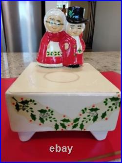 Vintage Marshall Fields Uncle Mistletoe & Aunt Holly Christmas Music Box