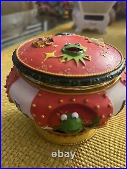 Vintage Muppets Holding Co. Miss Piggy Music Box Muppet Show Theme -Disney