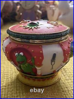 Vintage Muppets Holding Co. Miss Piggy Music Box Muppet Show Theme -Disney