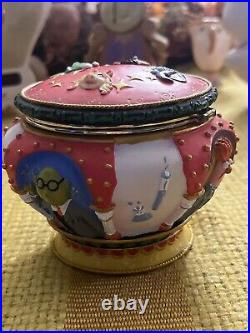 Vintage Muppets Holding Co. Miss Piggy Music Box Muppet Show Theme -Disney