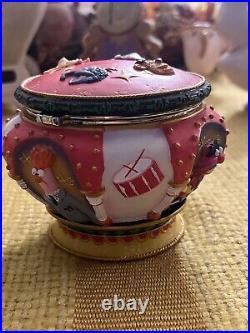 Vintage Muppets Holding Co. Miss Piggy Music Box Muppet Show Theme -Disney