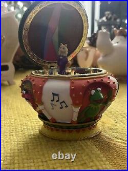 Vintage Muppets Holding Co. Miss Piggy Music Box Muppet Show Theme -Disney