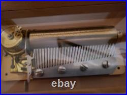 Vintage Reuge Sainte-Croix 4/50 Music Box Beautiful Box and Sound! (See Video) Vintage Reuge Sainte-Croix 4/50 Music Box Beautiful Box and Sound! (See Video)