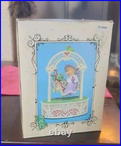 Vintage The Muppets Kermit & Ms Piggy Action Musical Music Box ENESCO 1983 MiB