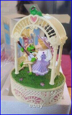 Vintage The Muppets Kermit & Ms Piggy Action Musical Music Box ENESCO 1983 MiB