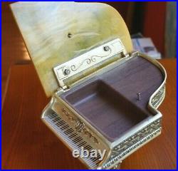 Vintage Thorens Piano Music Cigarette Box Bakelite Top Plays Tune Moon River