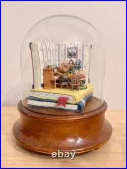 Vtg 1990 Enesco Music Box Mouse House Village Living Room Home Sweet HomePiano