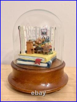 Vtg 1990 Enesco Music Box Mouse House Village Living Room Home Sweet HomePiano